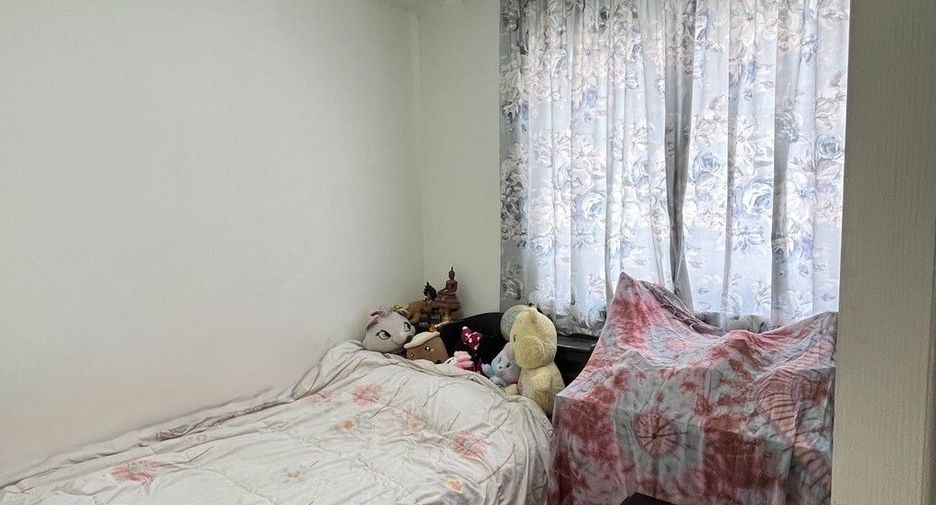 For sale 3 bedrooms townhouse in Don Mueang, Bangkok