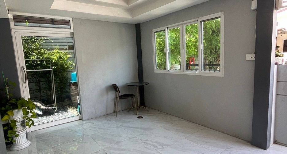 For sale 3 bedrooms townhouse in Don Mueang, Bangkok