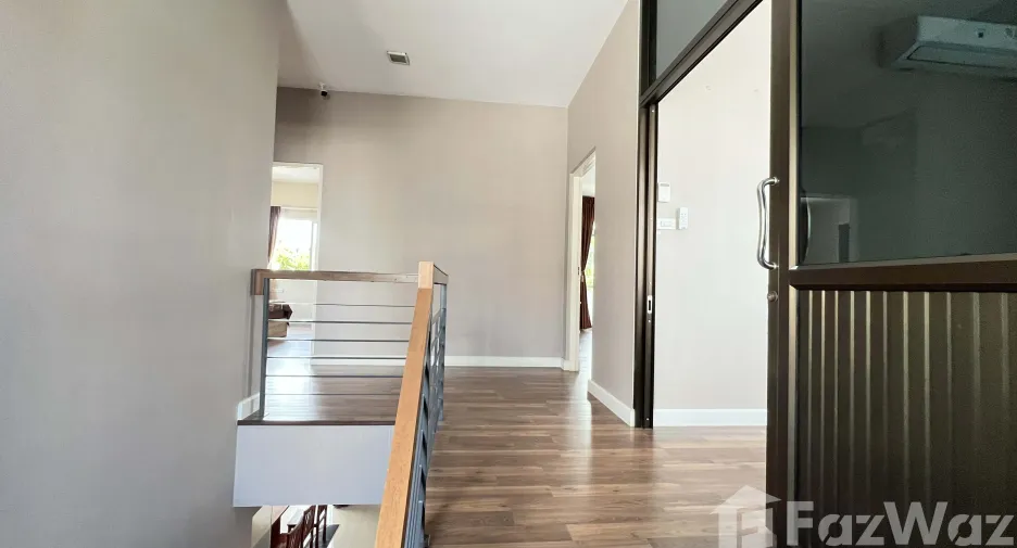 For rent 4 bedrooms house in Mueang Chiang Mai, Chiang Mai