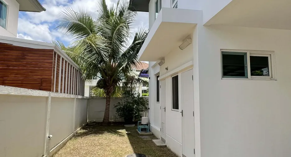For rent 4 bedrooms house in Mueang Chiang Mai, Chiang Mai