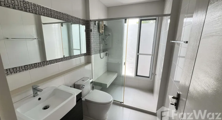 For rent 4 bedrooms house in Mueang Chiang Mai, Chiang Mai