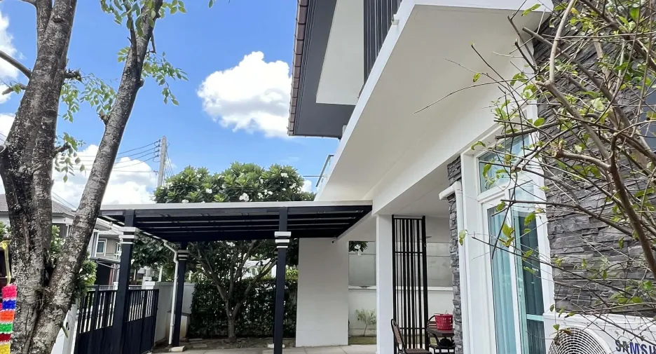 For rent 4 bedrooms house in Mueang Chiang Mai, Chiang Mai