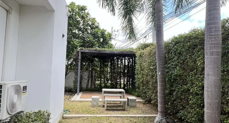 For rent 4 bedrooms house in Mueang Chiang Mai, Chiang Mai