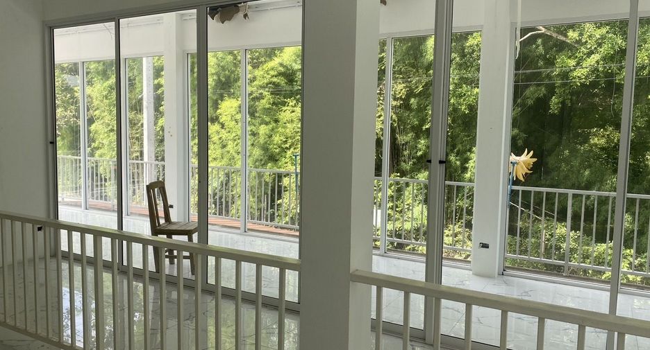 For sale 6 bedrooms villa in San Pa Tong, Chiang Mai