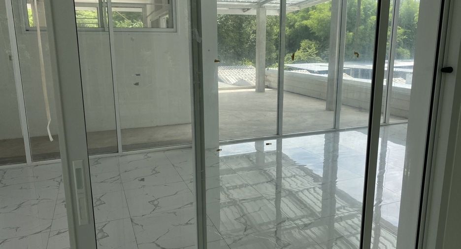 For sale 6 bedrooms villa in San Pa Tong, Chiang Mai