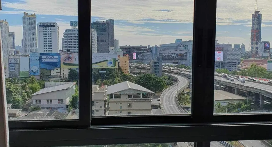 For sale 1 bed condo in Huai Khwang, Bangkok