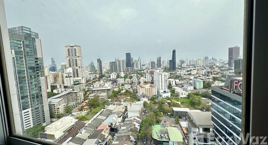 For sale 1 bed condo in Khlong Toei, Bangkok