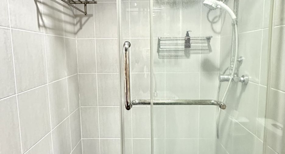 For sale 1 bed condo in Khlong Toei, Bangkok