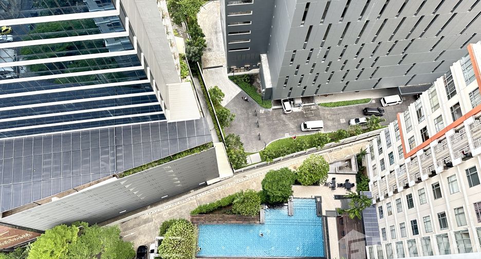 For sale 1 bed condo in Khlong Toei, Bangkok