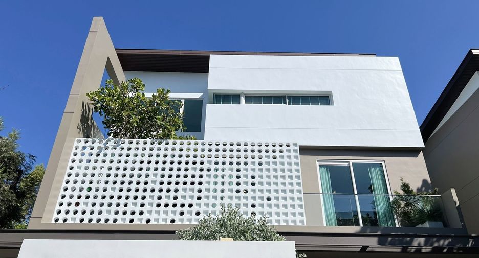For sale 4 bedrooms house in Bang Phli, Samut Prakan