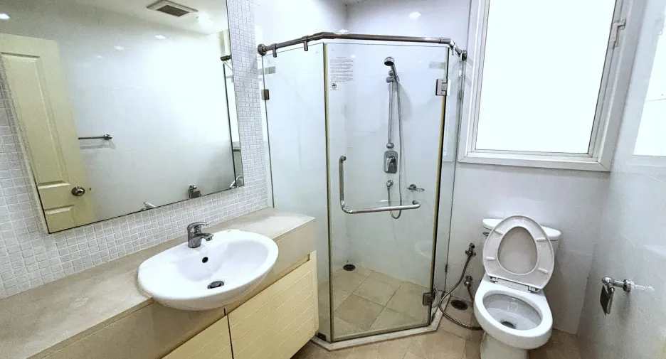 À vendre et à louer 2 chambres condo à Khlong Toei, Bangkok