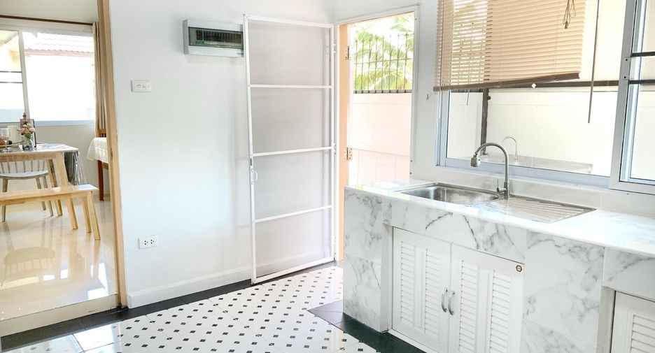 For rent 3 bedrooms house in Mueang Chiang Mai, Chiang Mai