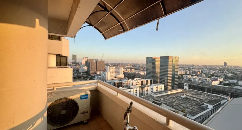 For sale and for rent 2 bedrooms condo in Bang Na, Bangkok