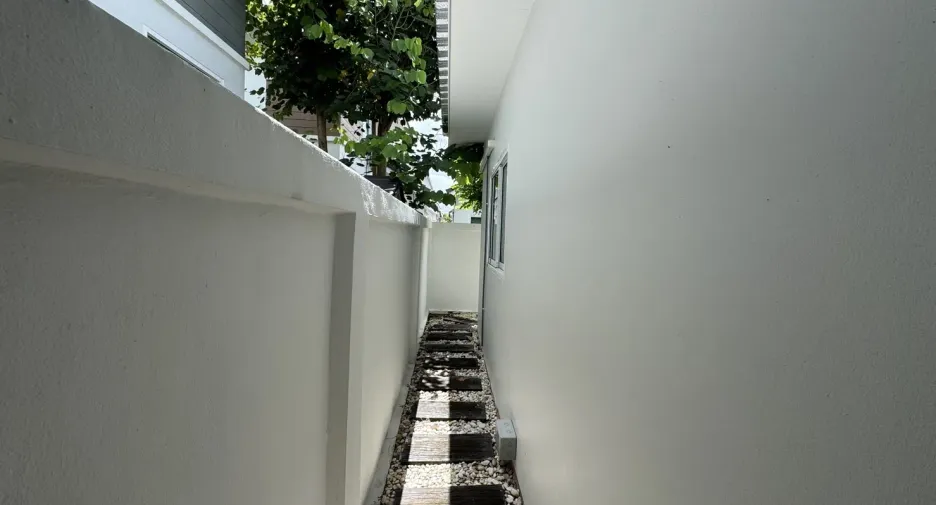 For rent 4 bedrooms house in Mueang Chiang Mai, Chiang Mai