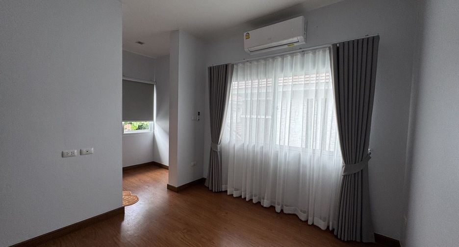 For rent 4 bedrooms house in Mueang Chiang Mai, Chiang Mai
