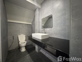 Haus zur Miete mit 4 Zimmer in Mueang Chiang Mai, Chiang Mai