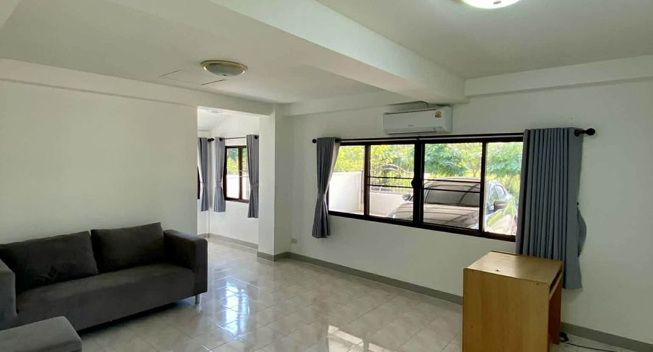 For rent 5 bedrooms house in Mueang Chiang Mai, Chiang Mai