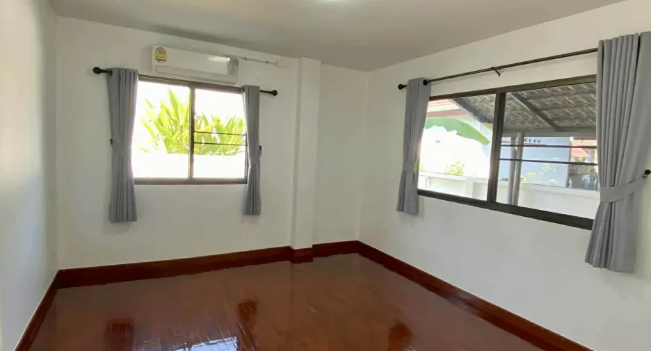 For rent 5 bedrooms house in Mueang Chiang Mai, Chiang Mai
