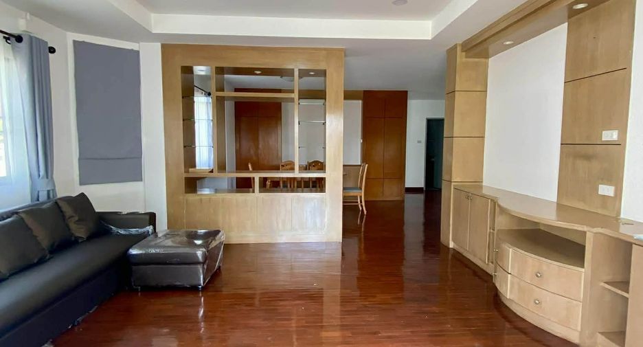 For rent 5 bedrooms house in Mueang Chiang Mai, Chiang Mai
