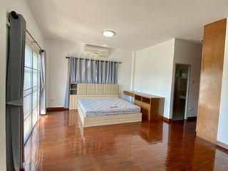 For rent 5 bedrooms house in Mueang Chiang Mai, Chiang Mai