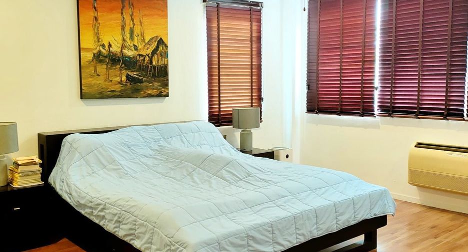 Casa adosada en venta de 4 habitaciones en Watthana, Bangkok