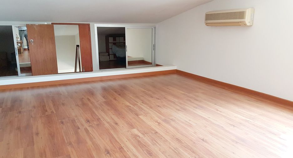 Casa adosada en venta de 4 habitaciones en Watthana, Bangkok