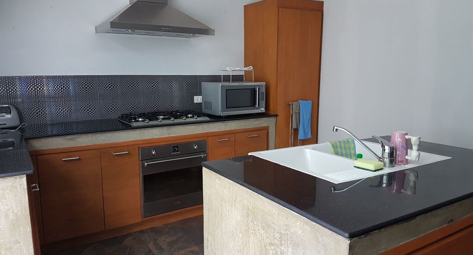 Casa adosada en venta de 4 habitaciones en Watthana, Bangkok