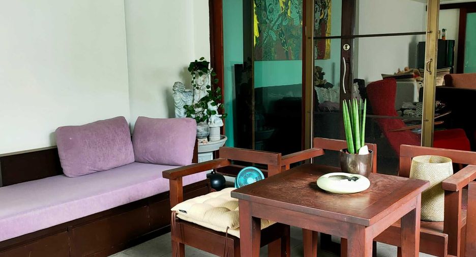 Casa adosada en venta de 4 habitaciones en Watthana, Bangkok