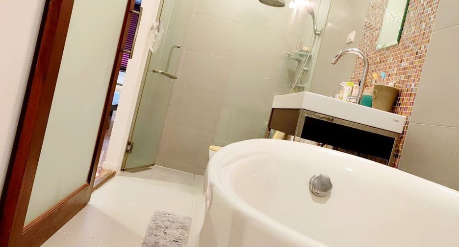 Casa adosada en venta de 4 habitaciones en Watthana, Bangkok