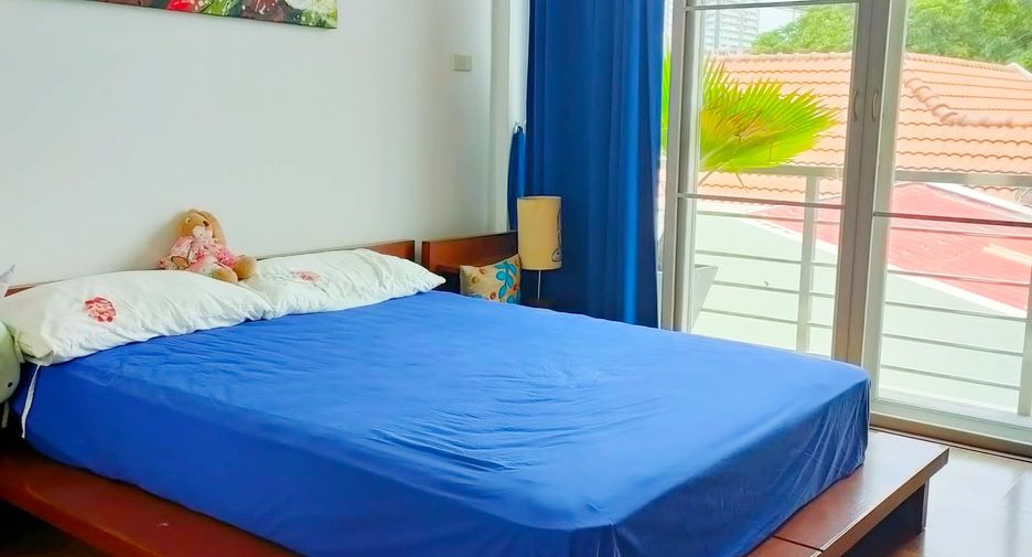 Casa adosada en venta de 4 habitaciones en Watthana, Bangkok