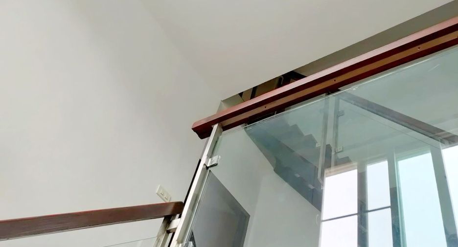 Casa adosada en venta de 4 habitaciones en Watthana, Bangkok