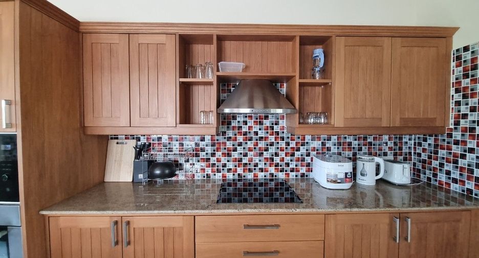 For rent 3 bedrooms apartment in Bang Lamung, Chonburi