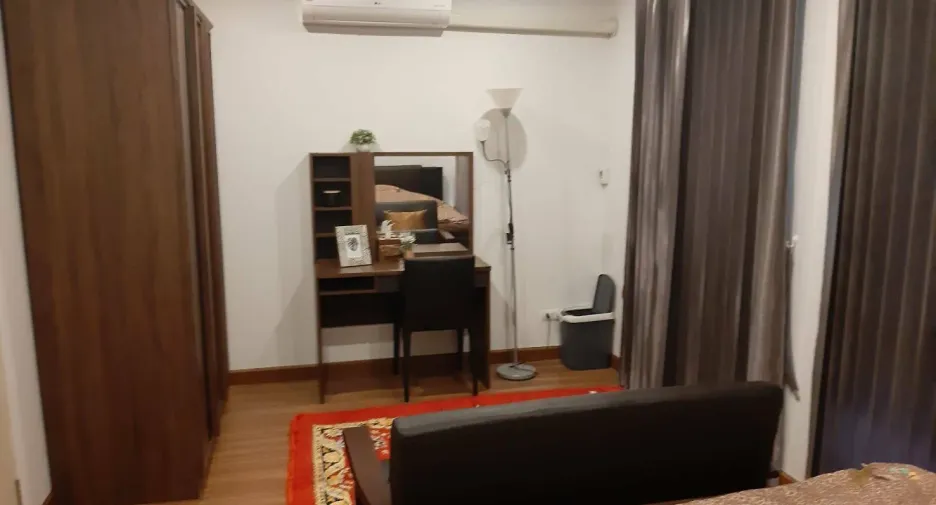 For rent 4 bedrooms townhouse in Mueang Chiang Mai, Chiang Mai