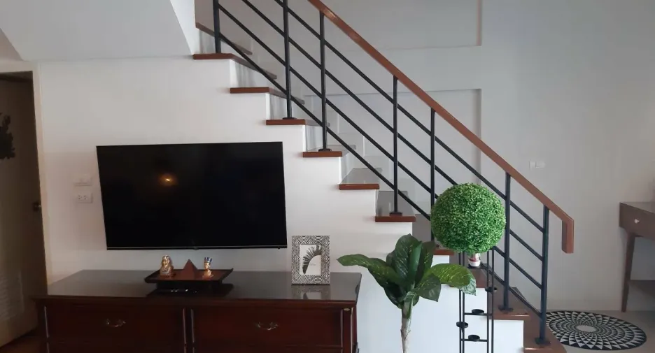 For rent 4 bedrooms townhouse in Mueang Chiang Mai, Chiang Mai