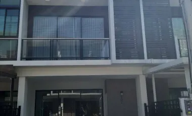 For rent 4 bedrooms townhouse in Mueang Chiang Mai, Chiang Mai