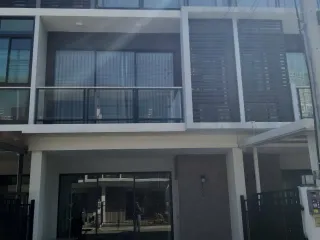 For Rent 4 Bedroom Townhouse In Mueang Chiang Mai