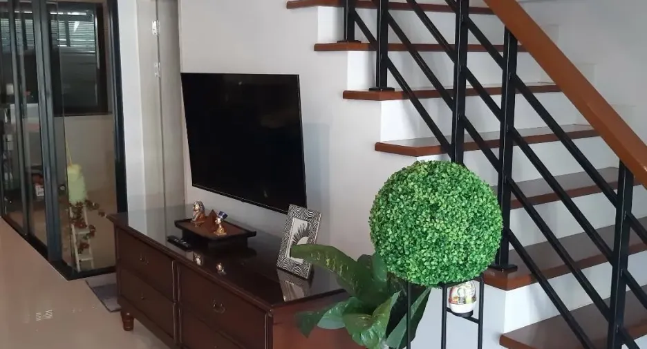 For rent 4 bedrooms townhouse in Mueang Chiang Mai, Chiang Mai