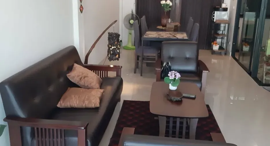 For rent 4 bedrooms townhouse in Mueang Chiang Mai, Chiang Mai