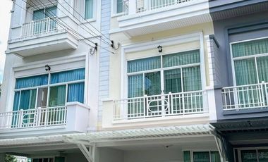 For sale 3 bedrooms townhouse in Prawet, Bangkok