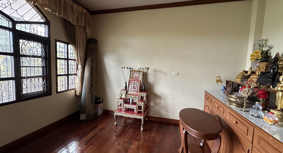 For sale and for rent 6 bedrooms house in San Sai, Chiang Mai