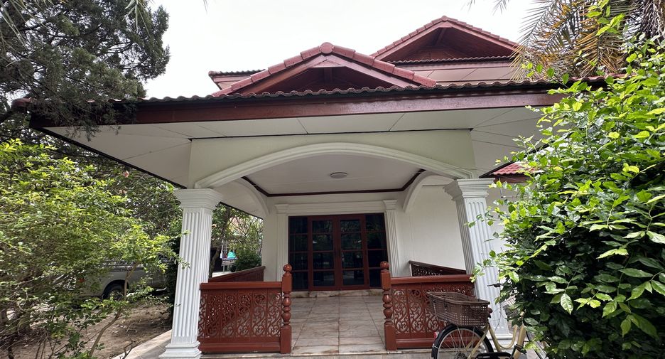For sale and for rent 6 bedrooms house in San Sai, Chiang Mai