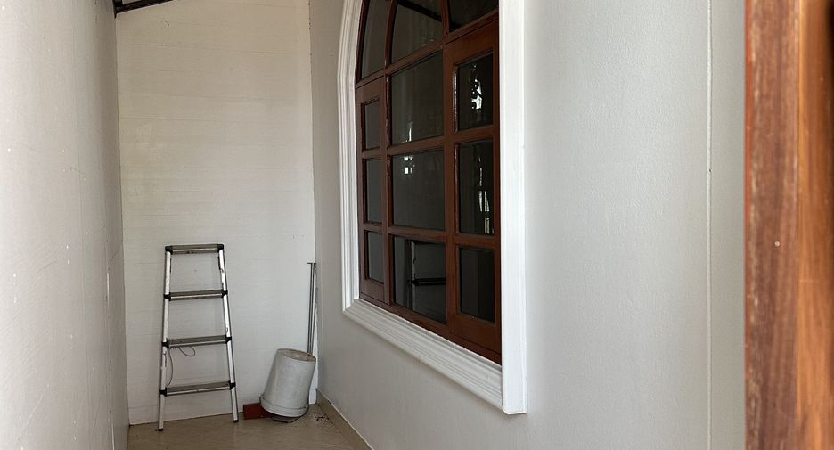 For sale and for rent 6 bedrooms house in San Sai, Chiang Mai