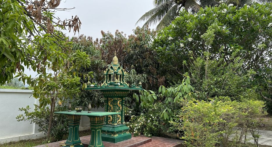 For sale and for rent 6 bedrooms house in San Sai, Chiang Mai