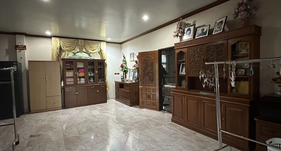 For sale and for rent 6 bedrooms house in San Sai, Chiang Mai