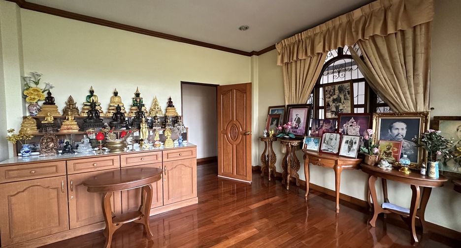 For sale and for rent 6 bedrooms house in San Sai, Chiang Mai