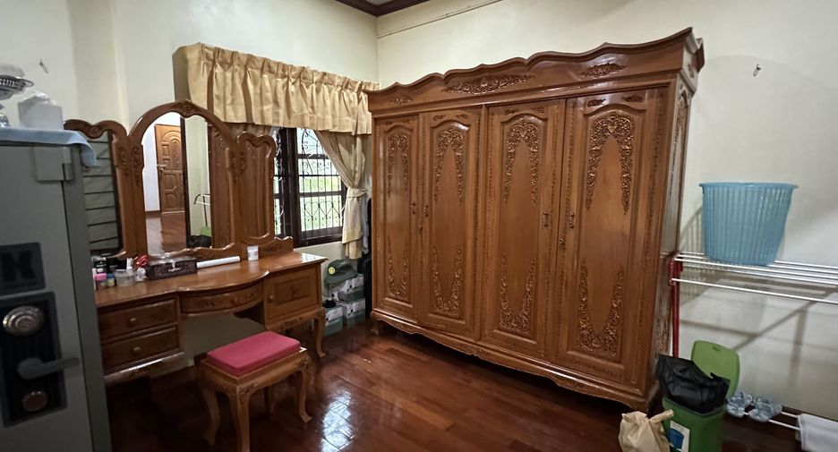 For sale and for rent 6 bedrooms house in San Sai, Chiang Mai