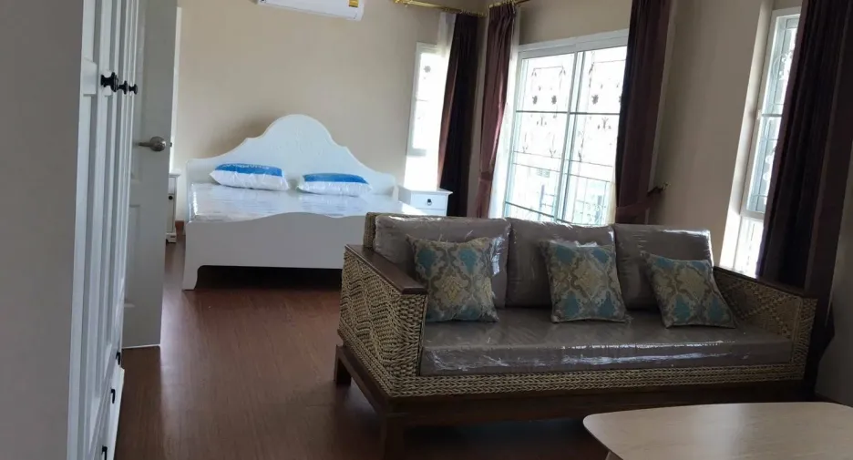 For rent 4 bedrooms house in Mueang Chiang Mai, Chiang Mai