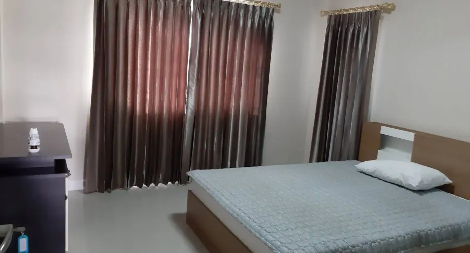 For rent 4 bedrooms house in Mueang Chiang Mai, Chiang Mai