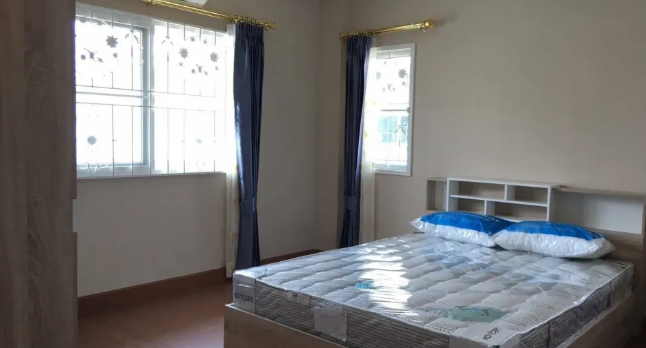 For rent 4 bedrooms house in Mueang Chiang Mai, Chiang Mai
