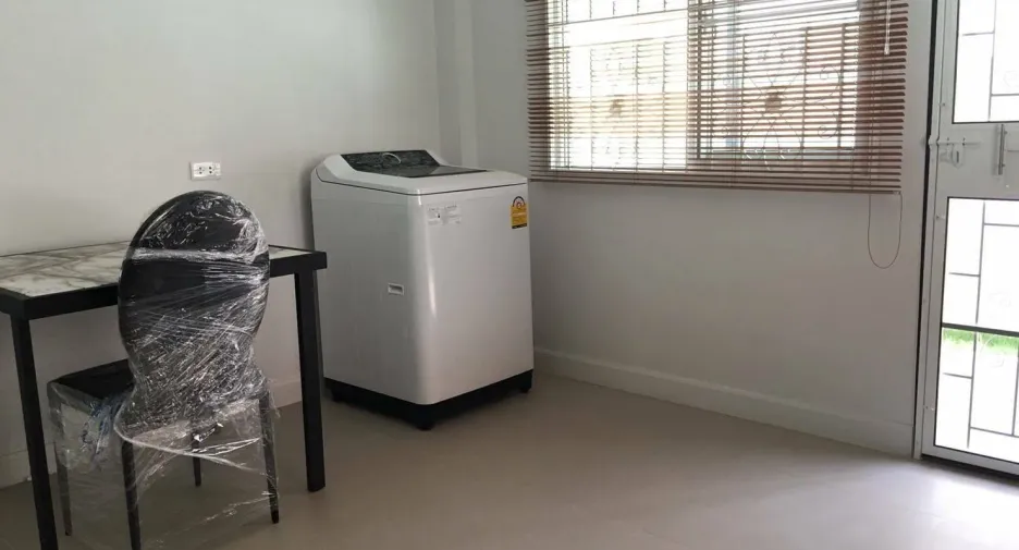 For rent 4 bedrooms house in Mueang Chiang Mai, Chiang Mai